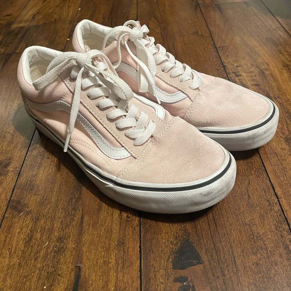 Women’s light pink vans